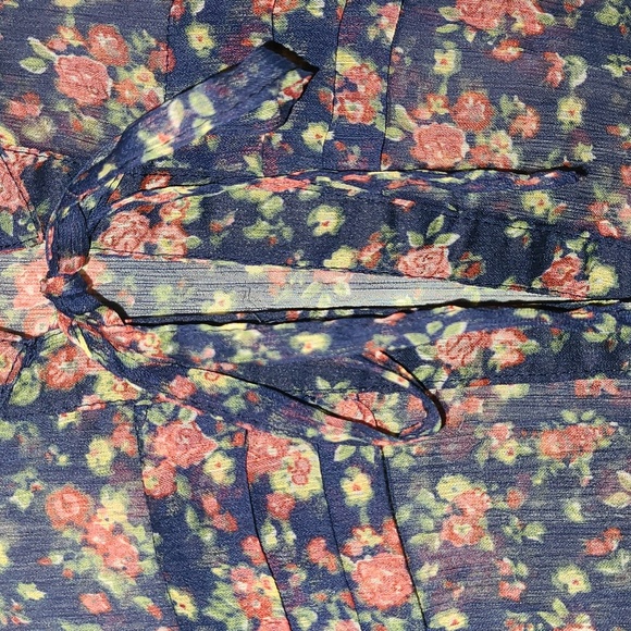 🤰Two Hearts Blouse🤰 - Picture 3 of 10